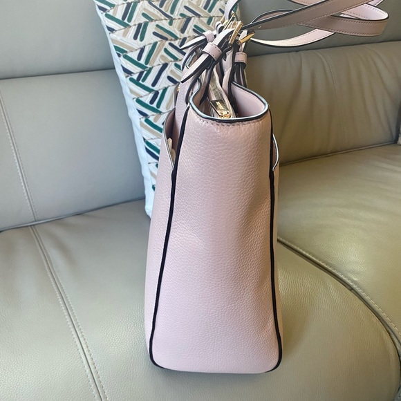 🎀MICHAEL KORS 🎀 JET SET TRAVEL
POWDER BLUSH
LG MF COMMUTER TOTE
LEATHER - Picture 3 of 8